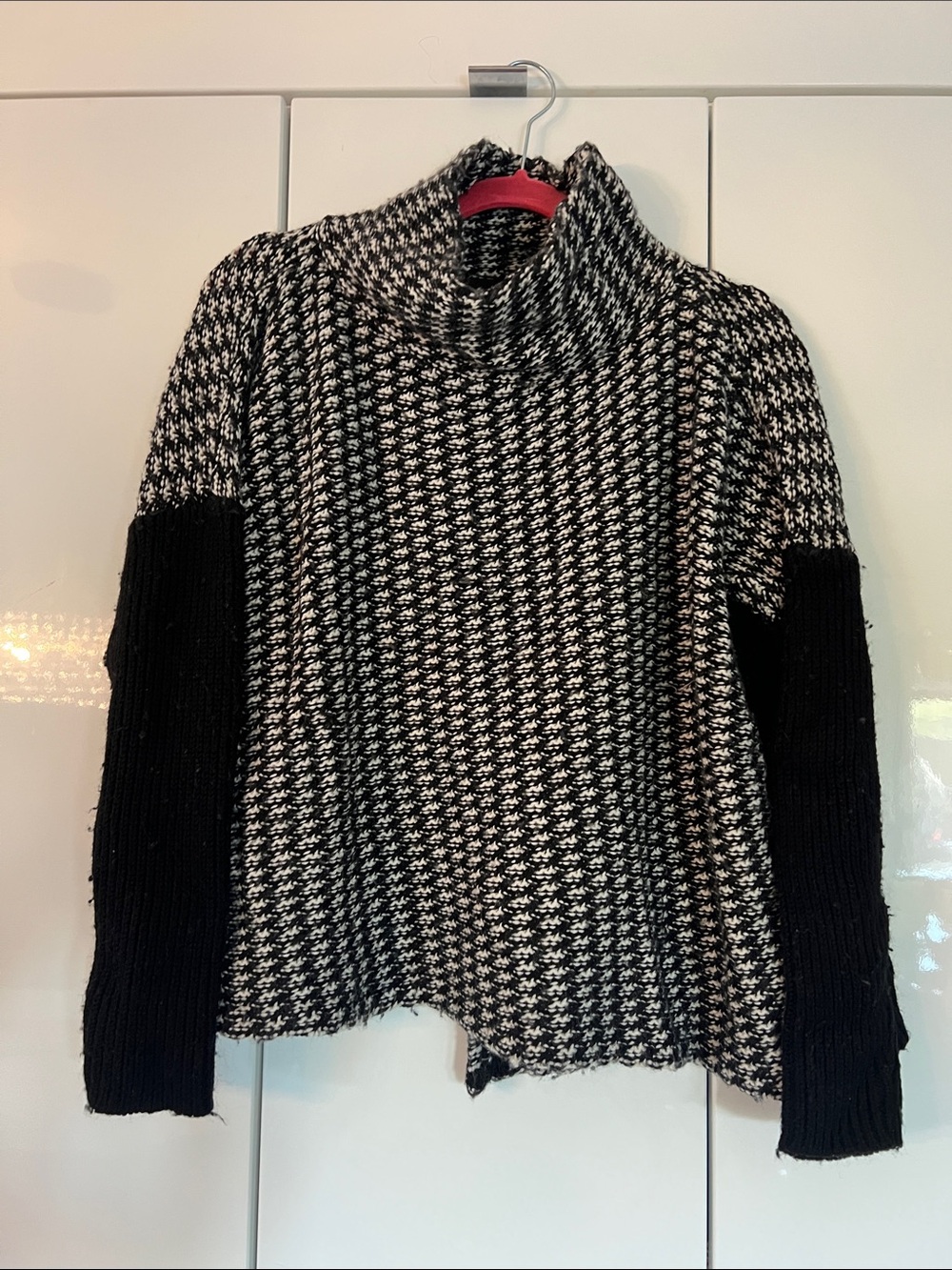 Guess Black & White Houndstooth Turtleneck Sweater
